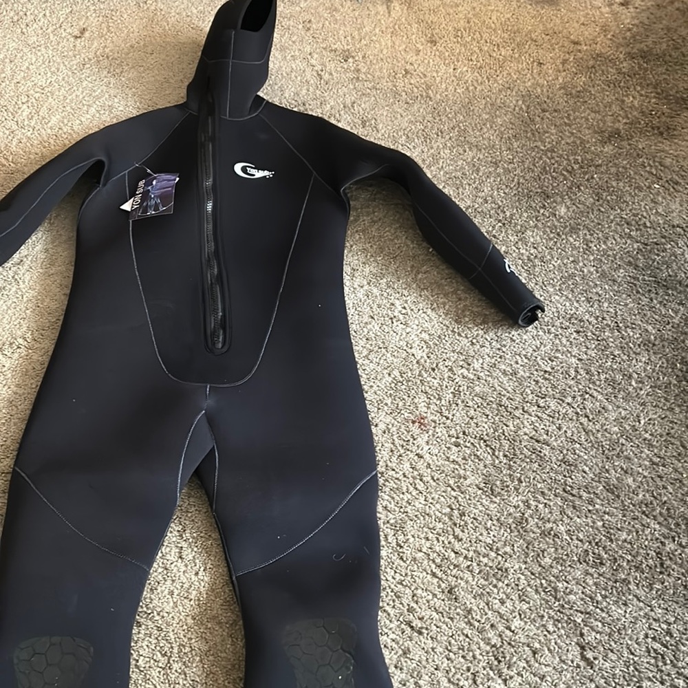Wet ssuit 7 mm. With front zip